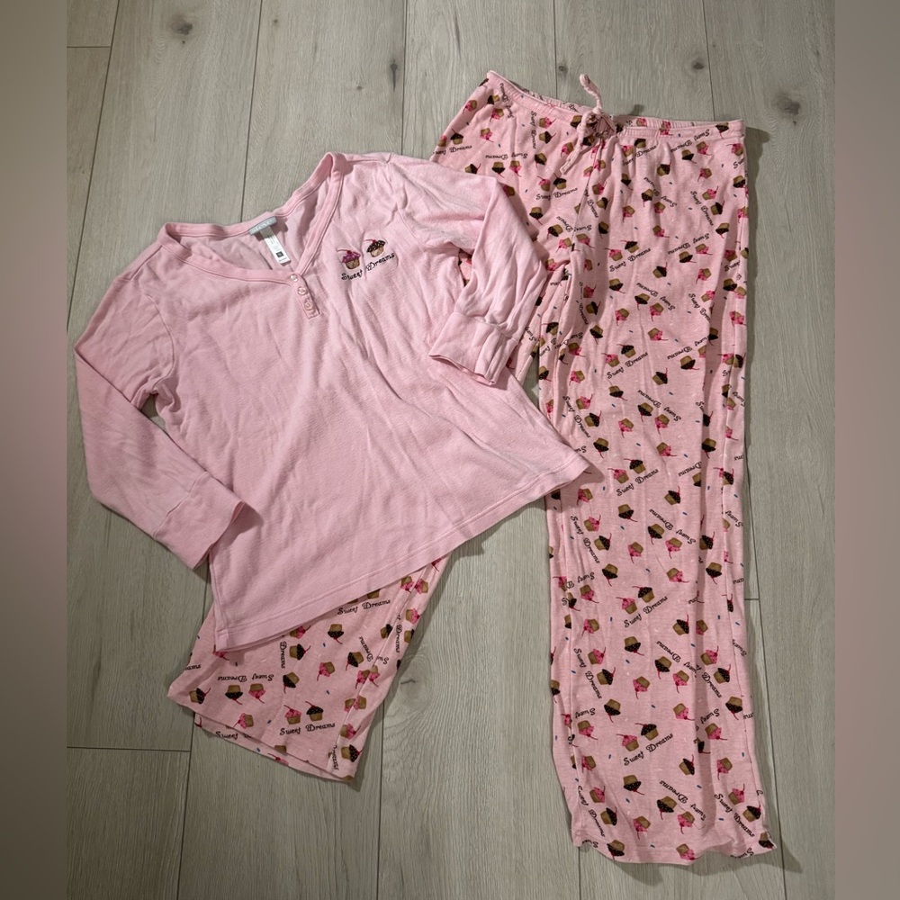 🧁 Two Piece Pink Pajama Set by brand “Steve” - Cupcake Print 100% Cotton - S